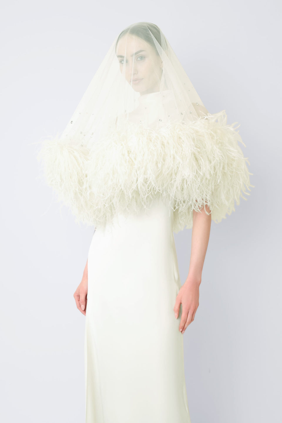 Tulle Embroidered Short Veil With Feathers - LAPOINTE