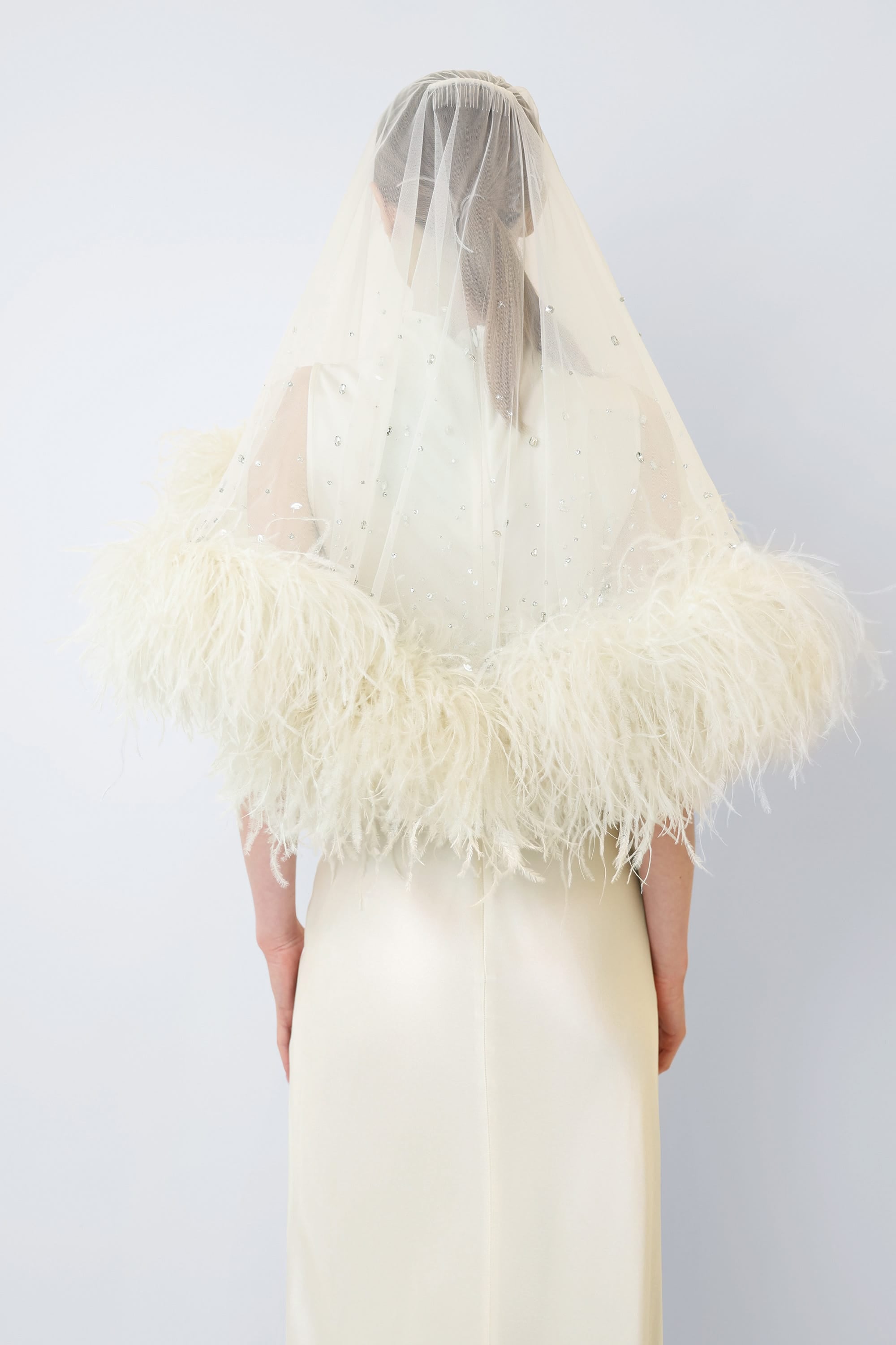 Tulle Embroidered Short Veil With Feathers - LAPOINTE