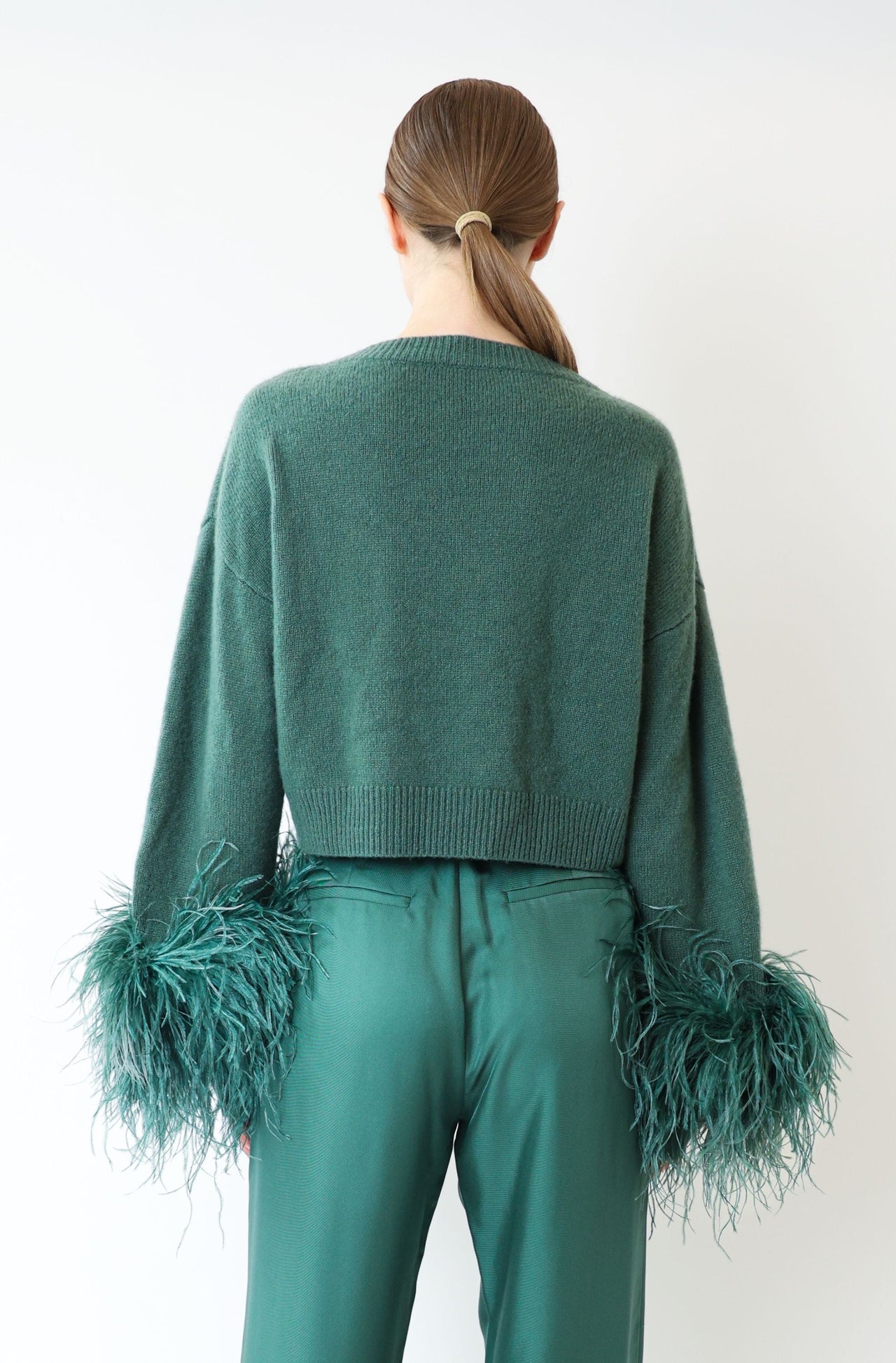 Cashmere Cropped V Neck Sweater With Feathers - LAPOINTE