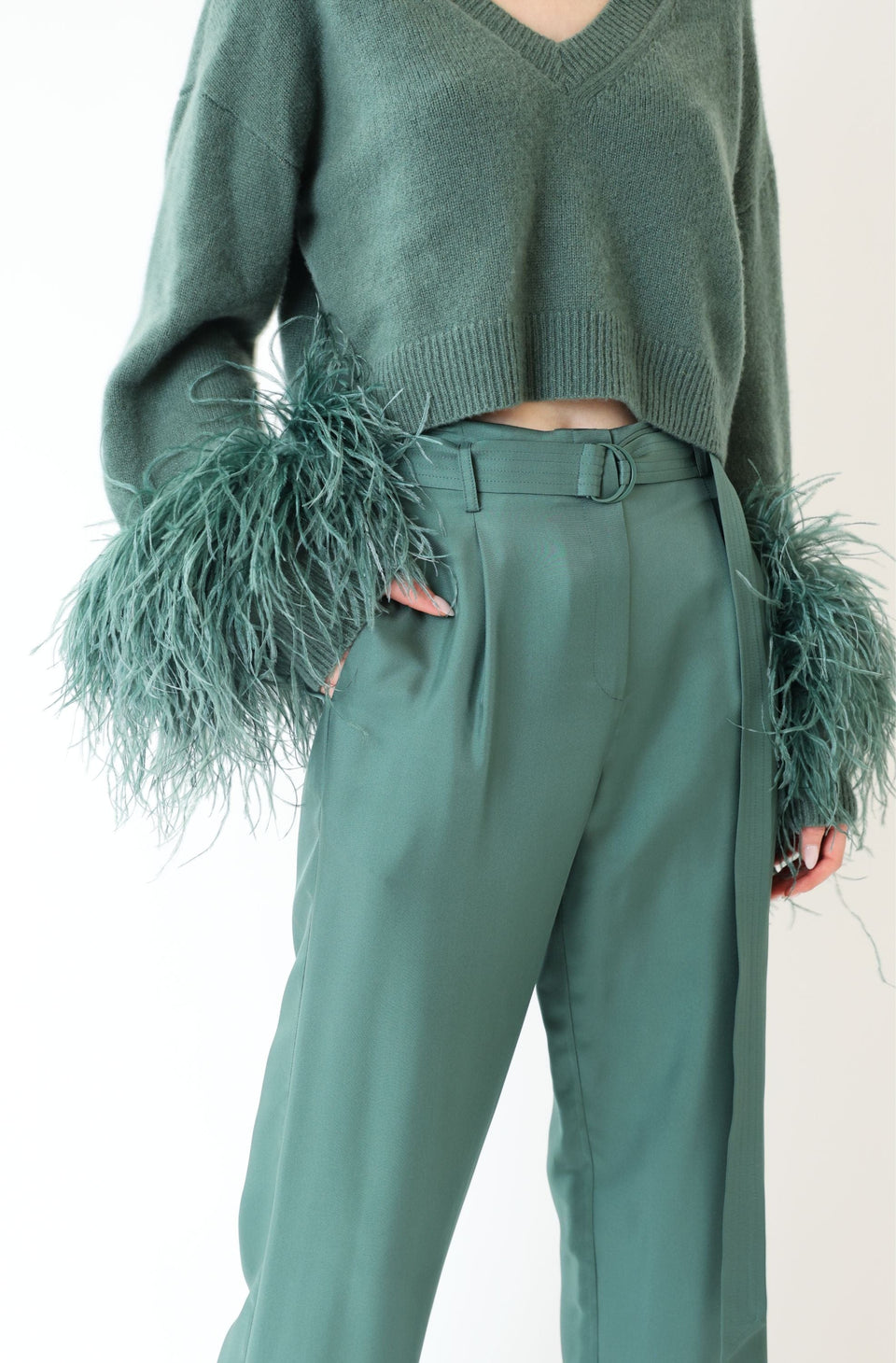 Cashmere Cropped V Neck Sweater With Feathers - LAPOINTE