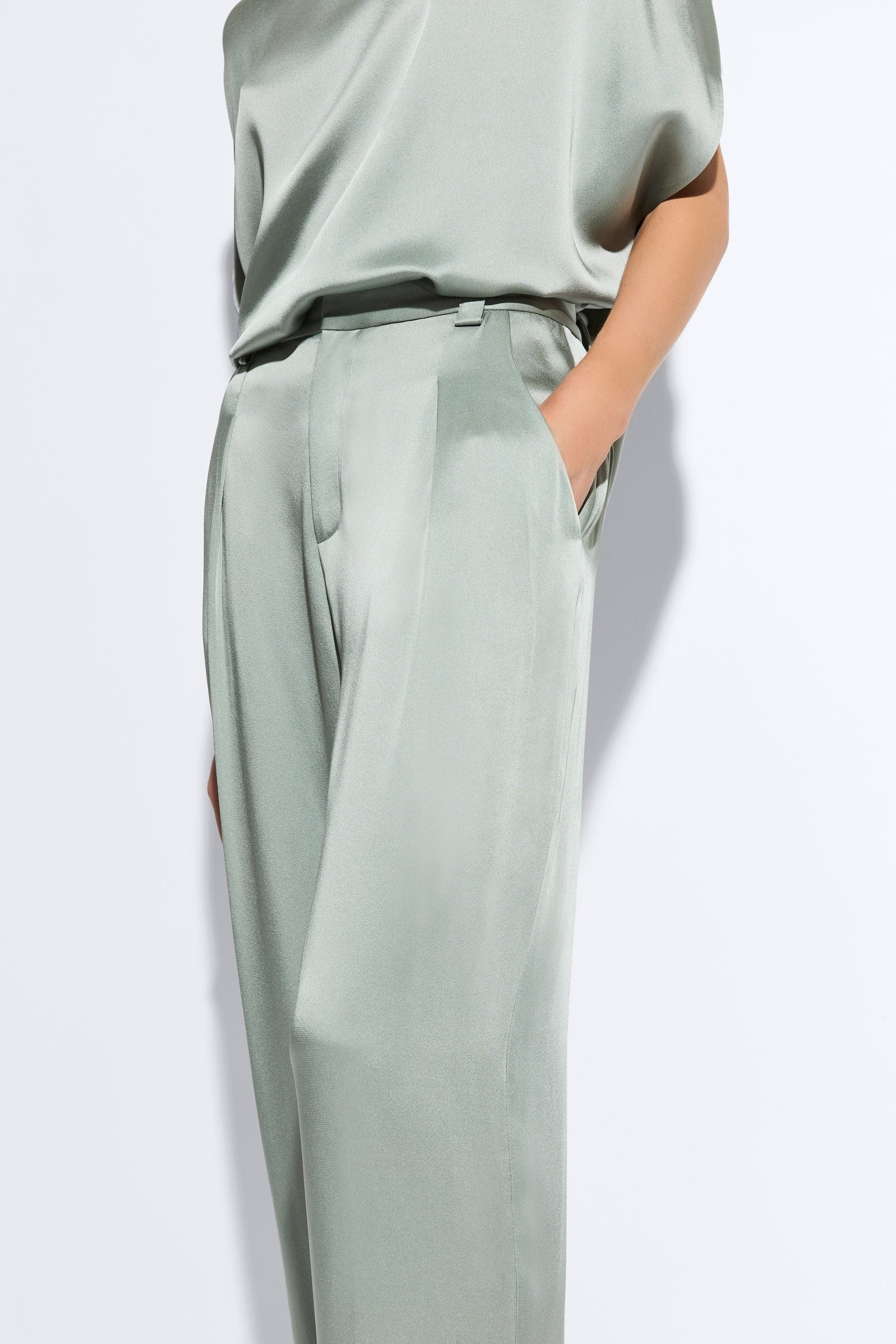 Satin Relaxed Pleated Pant