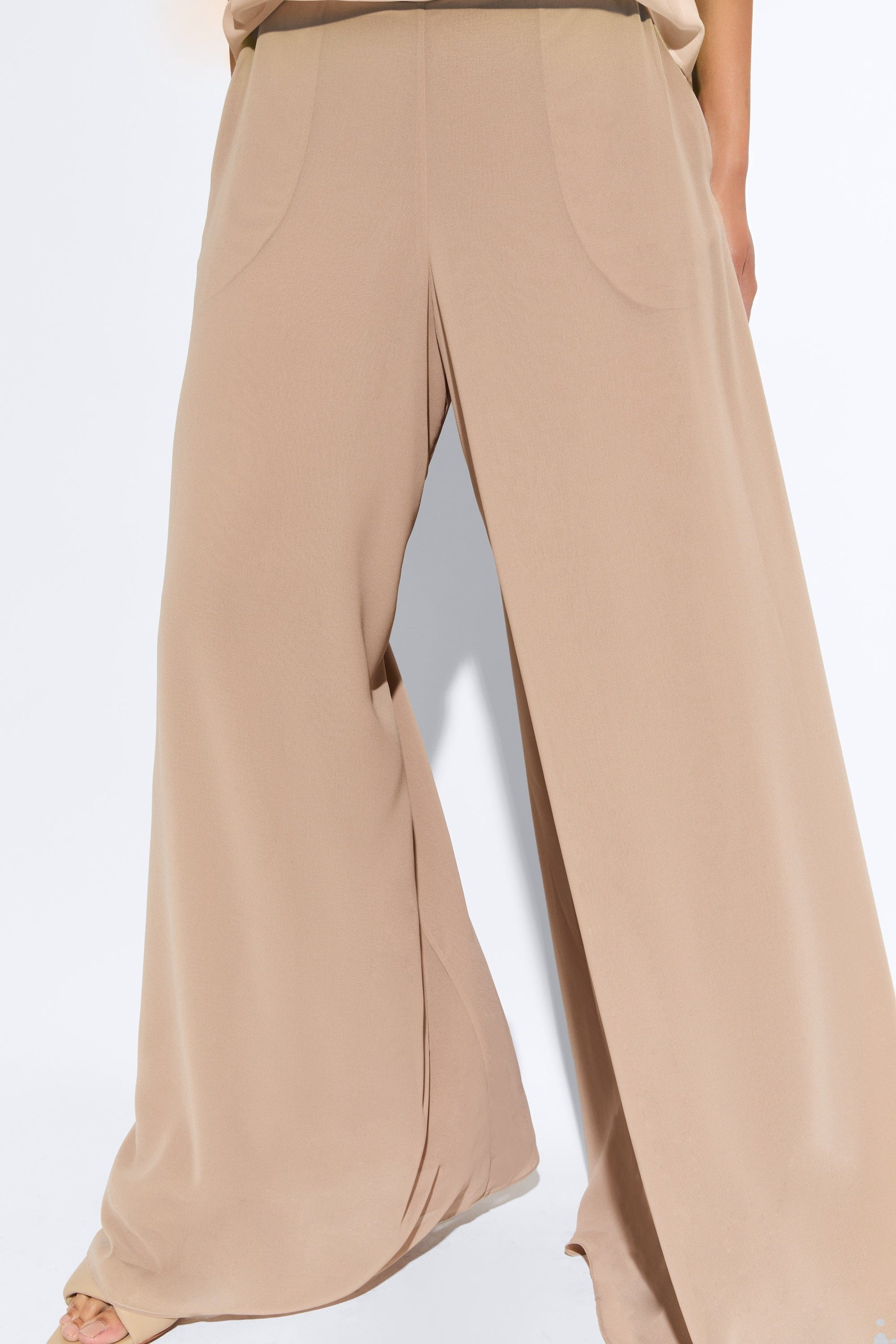 Lightweight Georgette Wide Leg Pant With Pockets