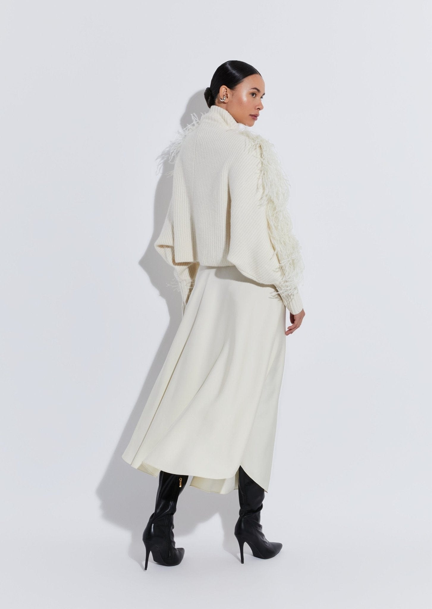 Cashmere Crossover Sweater With Feathers in Cream Cream and